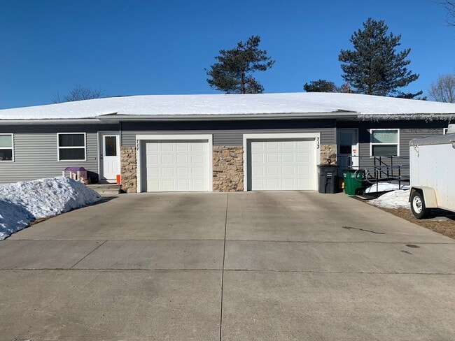 Building Photo - 2 Bedroom Duplex
