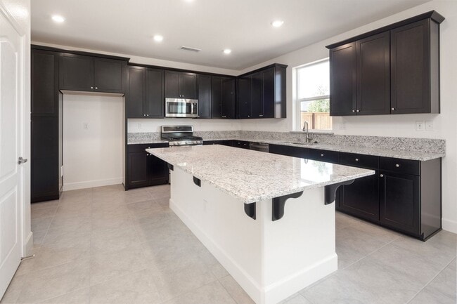 Building Photo - Newly constructed home in Golden Valley, 4...