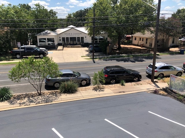 Rosewood Avenue - East Village Apartments