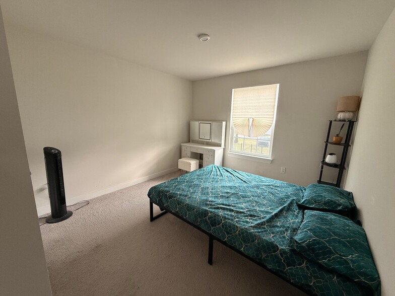 Building Photo - 3841 Pitchers Ln