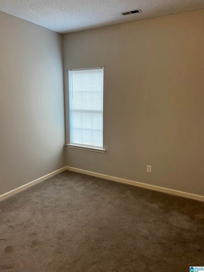 Building Photo - 996 McAllister Dr