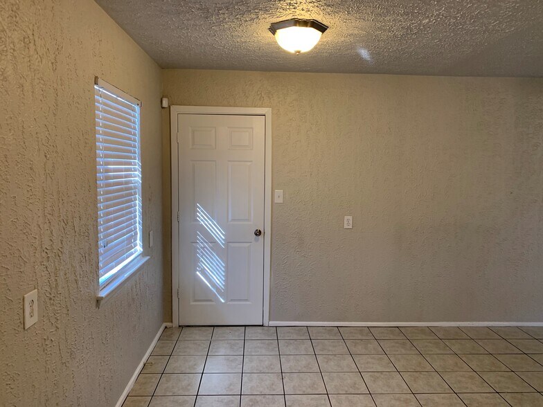 Building Photo - 603 Freestone Dr