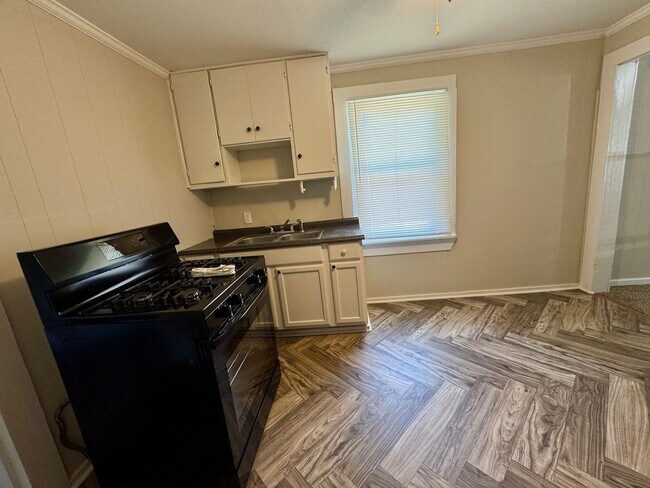 Building Photo - Move-in Ready!