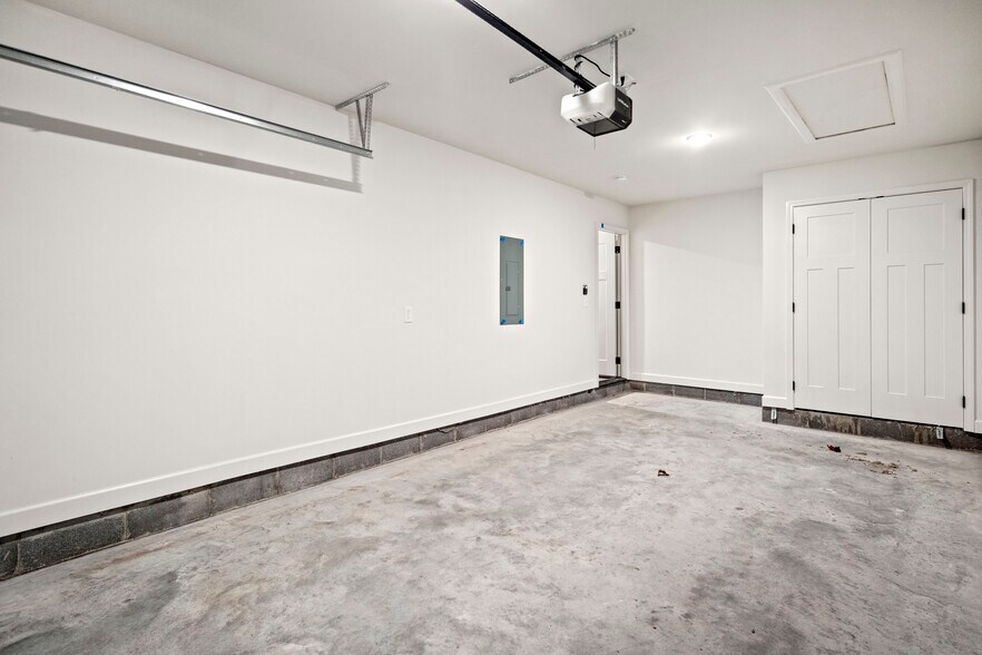 Building Photo - 7225 Howard Bennett Way
