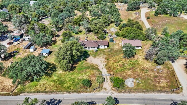 Building Photo - 31331 Auberry Rd