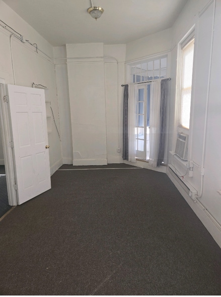 Building Photo - 920 Broadway St