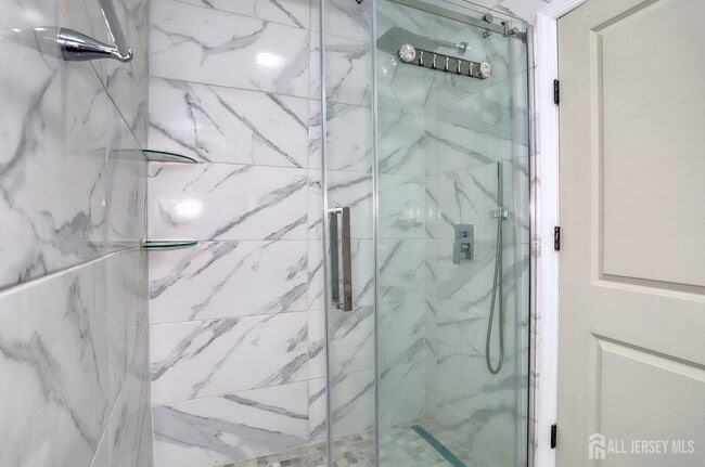 Building Photo - 9017 Riverside Pl