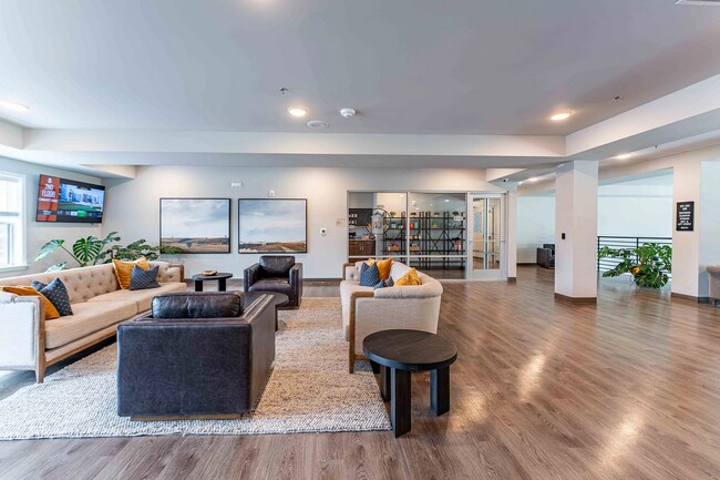 Building Photo - 2023 N Broadmoor Ave