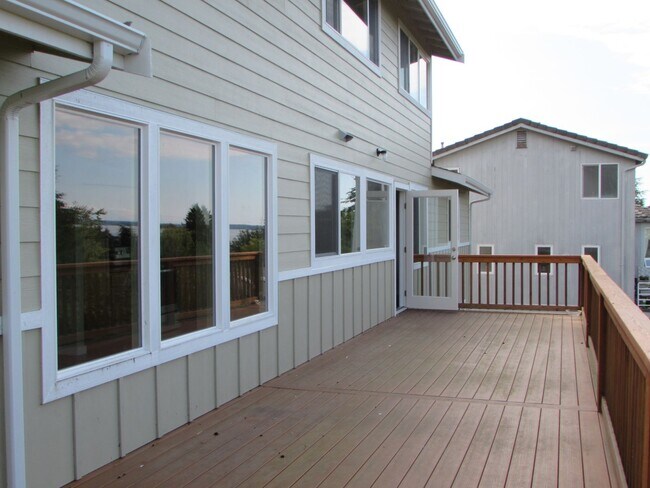 Building Photo - Large 4 Bedroom Edgemoor Home w/ Mother-in-law Suite