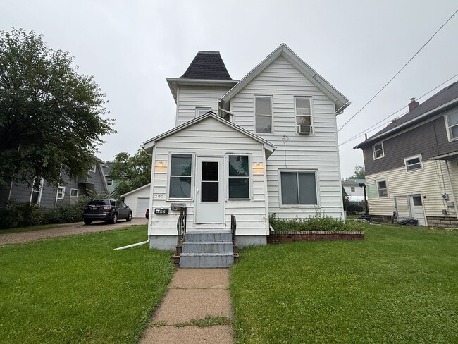 Building Photo - 205 S Pleasant St