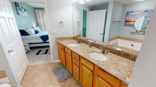 Building Photo - 2228 Beach Dr