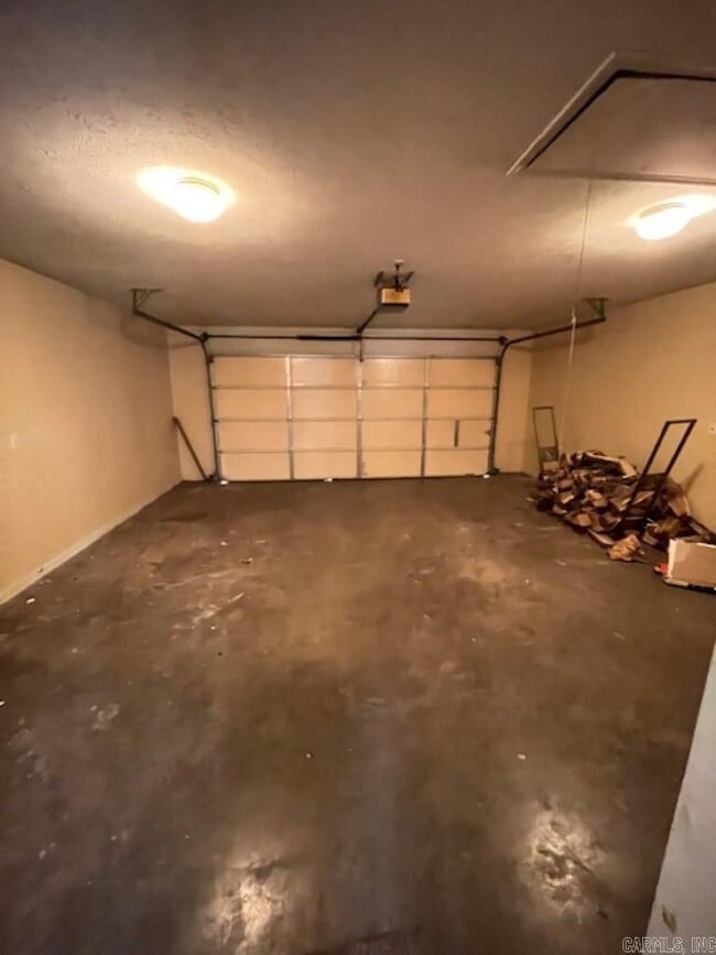 Building Photo - 19 Azalea Dr