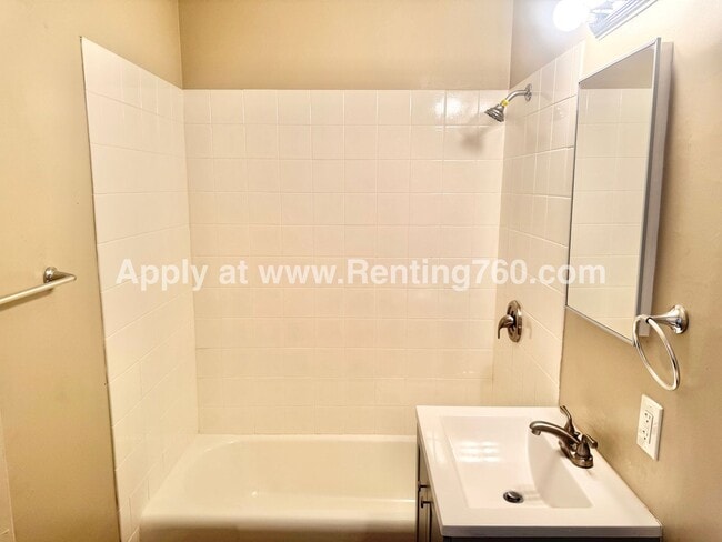 Building Photo - Cozy 2 Bed 2 Bath Home!