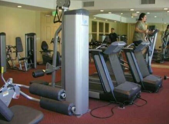 Building Photo - 9082 Plymouth Pl