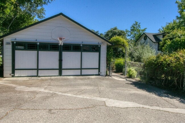 Building Photo - 5204 Beaumont Way