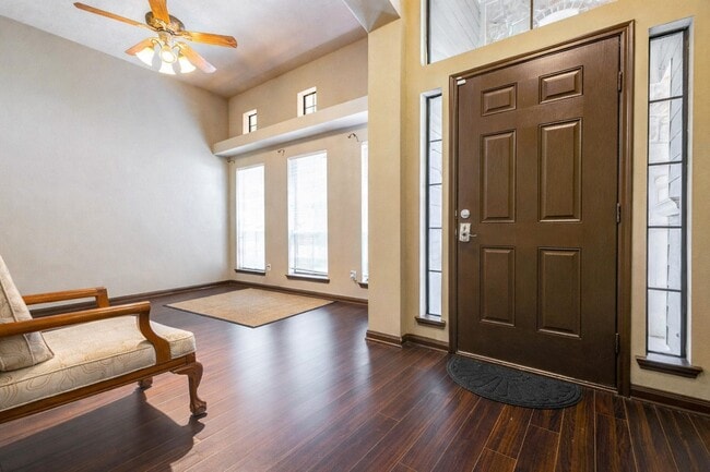 Building Photo - 940 Oak Lynn Dr