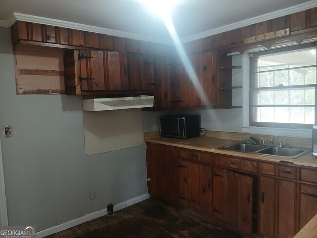 Building Photo - 1387 Dewey St