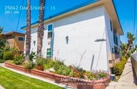 Building Photo - 25042 Oak St