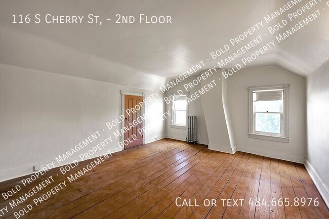 Building Photo - 116 S Cherry St