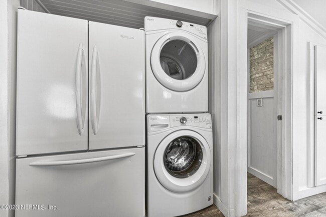 Building Photo - 187 19th St N