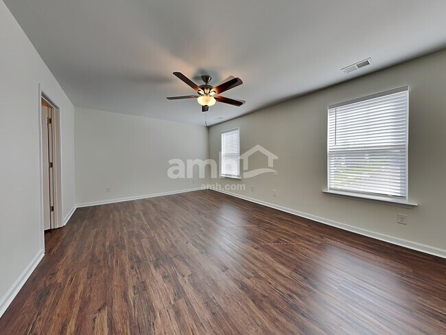 Building Photo - 67 Hogan Dr