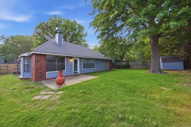 Building Photo - Large 3 bedroom, 2 bath home in Broken Arrow School District.