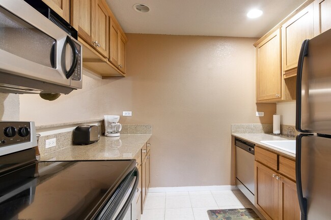 Building Photo - Fully Furnished One Bedroom, One Bath Read...