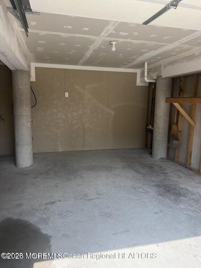 Building Photo - 83 Vanard Dr