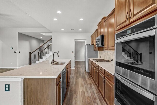 Building Photo - 6709 Golden Bough Ln