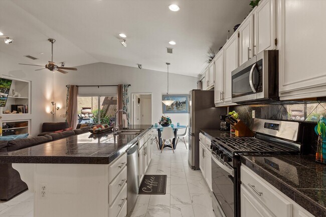 Building Photo - 26696 Avenida Quintana