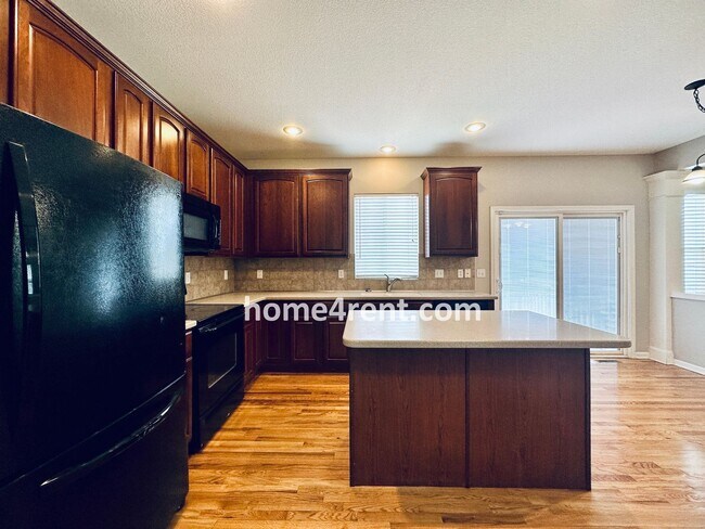 Building Photo - Wood Floors, Open Layout, Plenty of Natura...