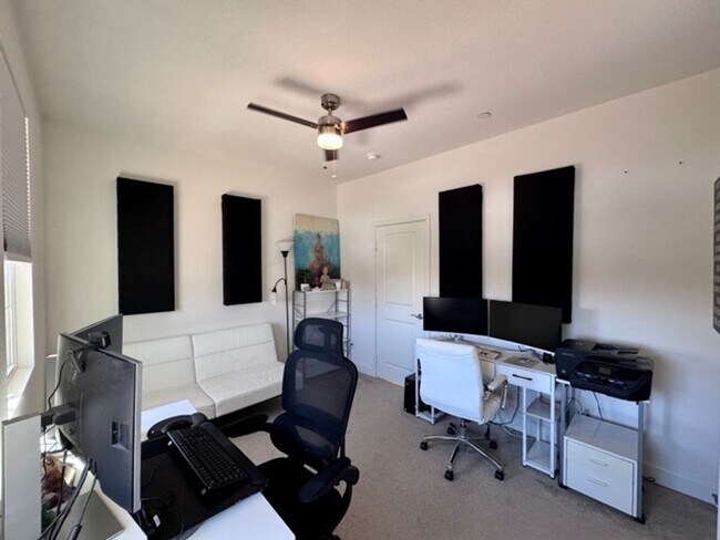 Building Photo - Elegant 4 Bedroom, 4.5 Bathroom Home with ...