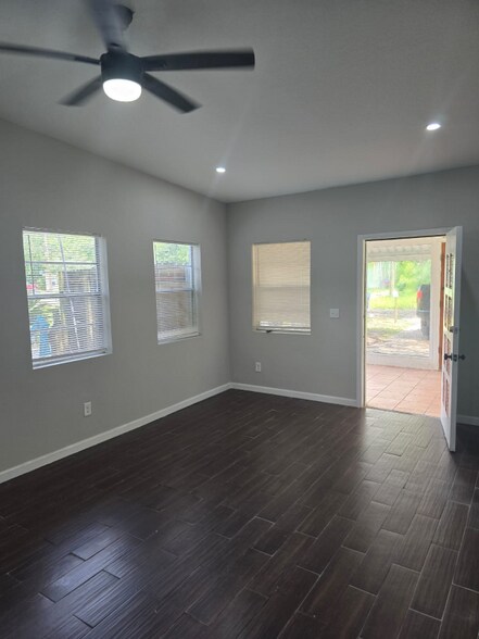 Building Photo - 10242 Westmar Rd