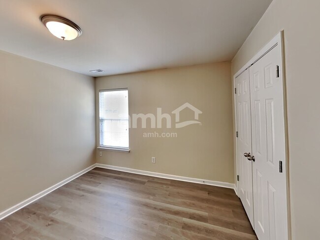 Building Photo - 935 Legacy Park Rd