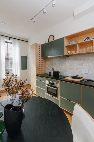 Building Photo - 1508 Pleasant St