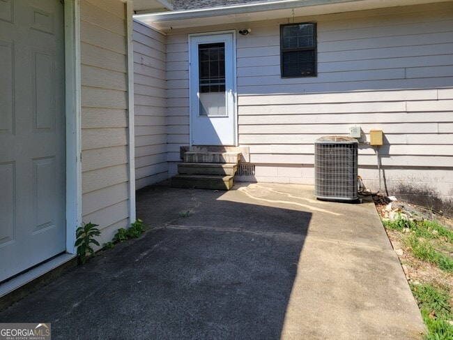 Building Photo - 400 Meadowview Dr