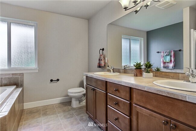 Building Photo - Gorgeous Home in Lacey’s Coveted Courtney ...