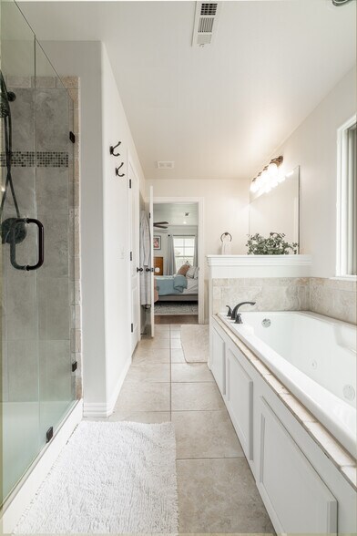 Building Photo - 212 Cowans St