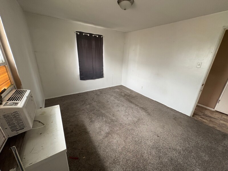 Building Photo - 14 W Victory Dr