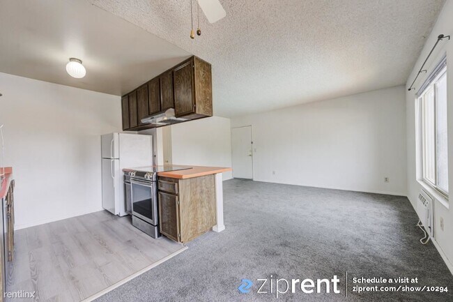 Building Photo - 2 br, 1 bath Condo - 9546 Carroll Canyon R...