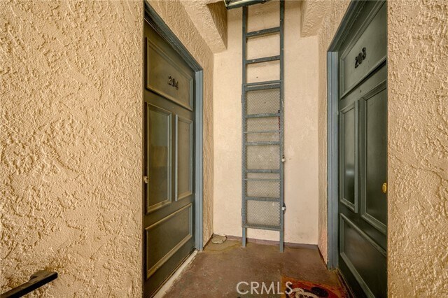 Building Photo - 6716 Sylmar Ave