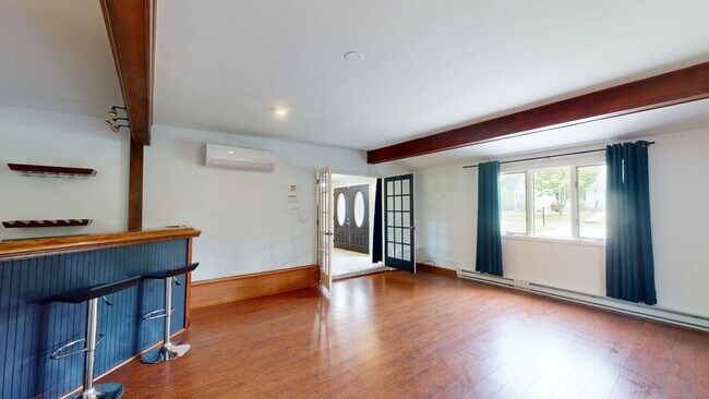 Building Photo - 10 Herster Dr