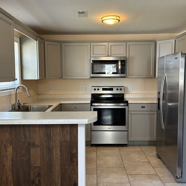 Building Photo - 4 Bedroom 3 Bath Home in Winnabow, NC