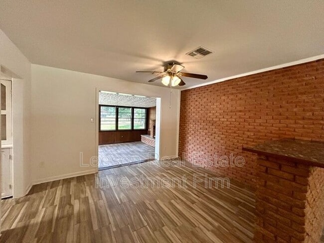 Building Photo - 3235 Caroline Dr