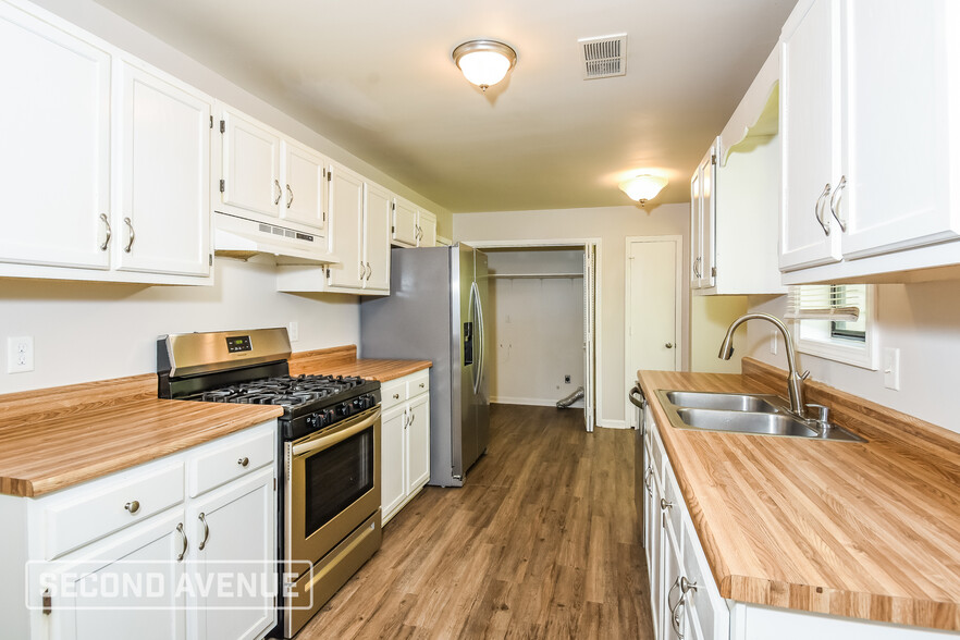 Building Photo - 1349 Woodmill Trce