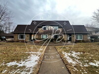 Building Photo - "Charming 3 bedroom Sylvania Condo with he...