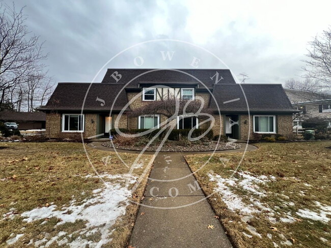 Primary Photo - "Charming 3 bedroom Sylvania Condo with he...