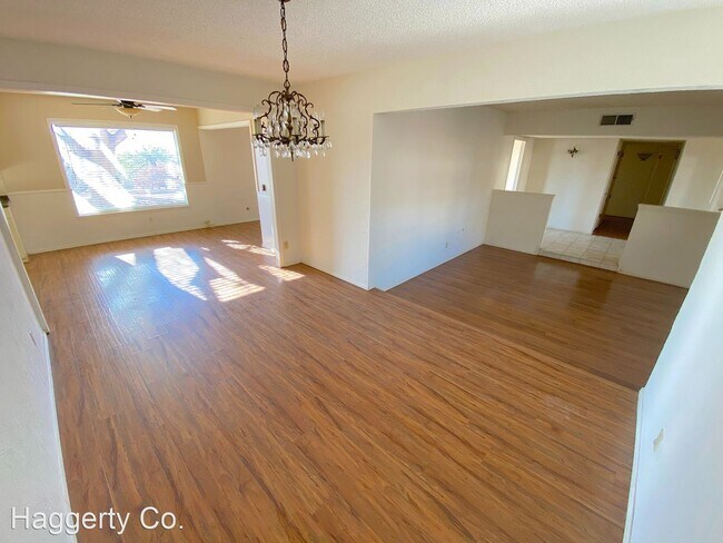 Building Photo - 3 br, 3 bath House - 5809 Vista Clara