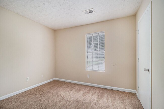 Building Photo - 4 Bedroom 3 Bath House