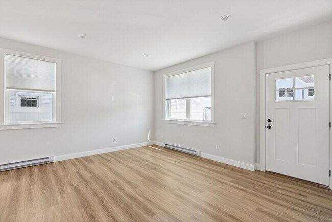 Building Photo - 2 Hoxton Ln